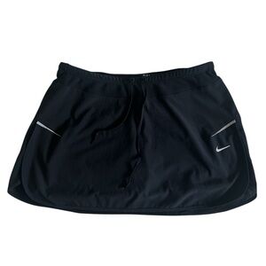 Nike Women’s Black and White Women’s Skirt w/ Shorts Underneath- Size Small